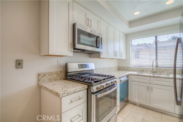 Building Photo - 25261 Tanoak Ln