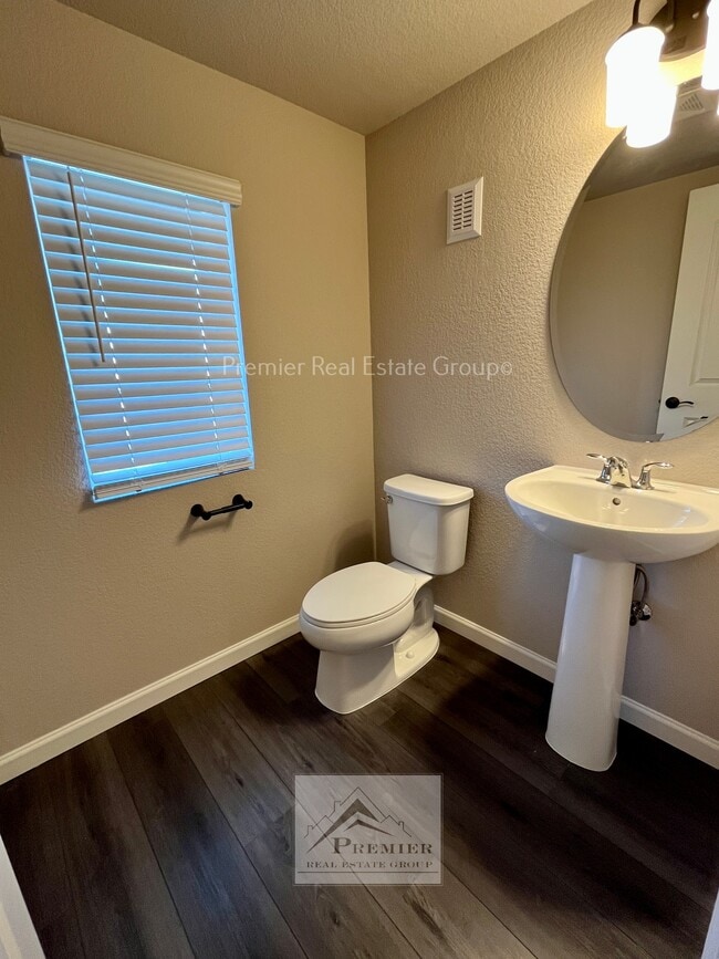 Building Photo - 1545 Spring Water Point