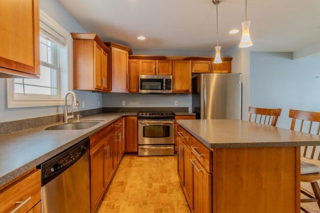 Building Photo - Modern Living Meets Cozy Charm