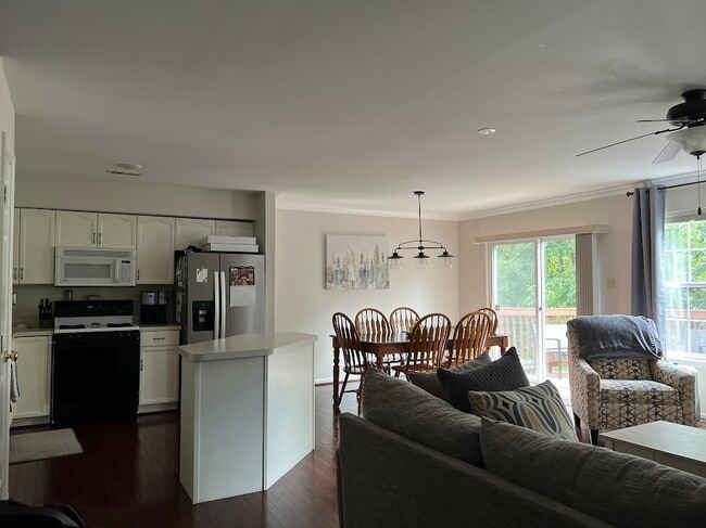 Living Area - 963 Katie Cir