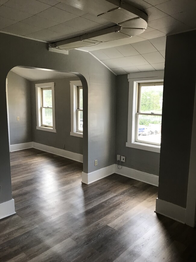 Living Room - 340 Oakhill Ave