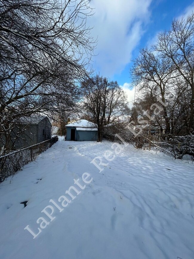 Building Photo - 1656 Macomber St