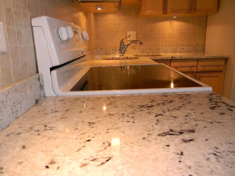 Building Photo - 10222 S 84th Terrace