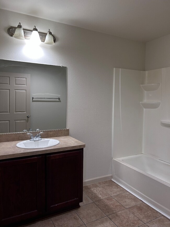 Building Photo - 1806 Holland St