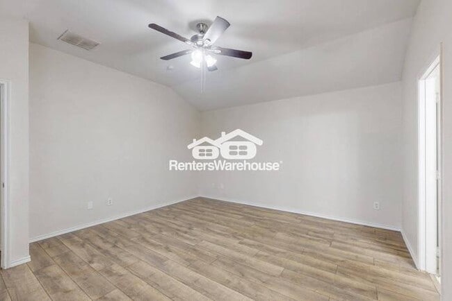 Building Photo - READY FOR MOVE-IN, 3-BEDROOM, 2-BATH HOME ...