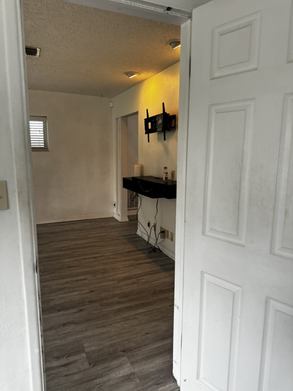 Building Photo - 5140 NE 3rd Ave