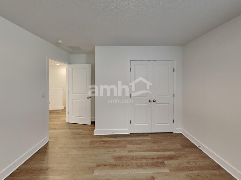 Building Photo - 2908 20th Ave W