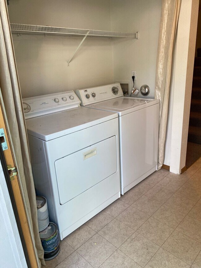 Building Photo - 607 Taylor