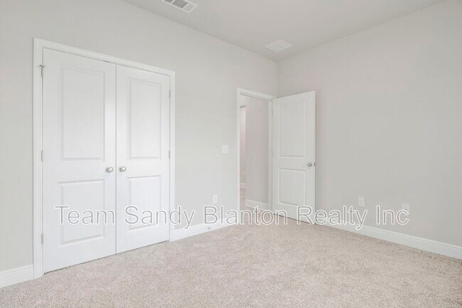 Building Photo - 5402 Parkside Dr