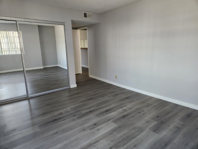 Building Photo - 755 N Sweetzer Ave
