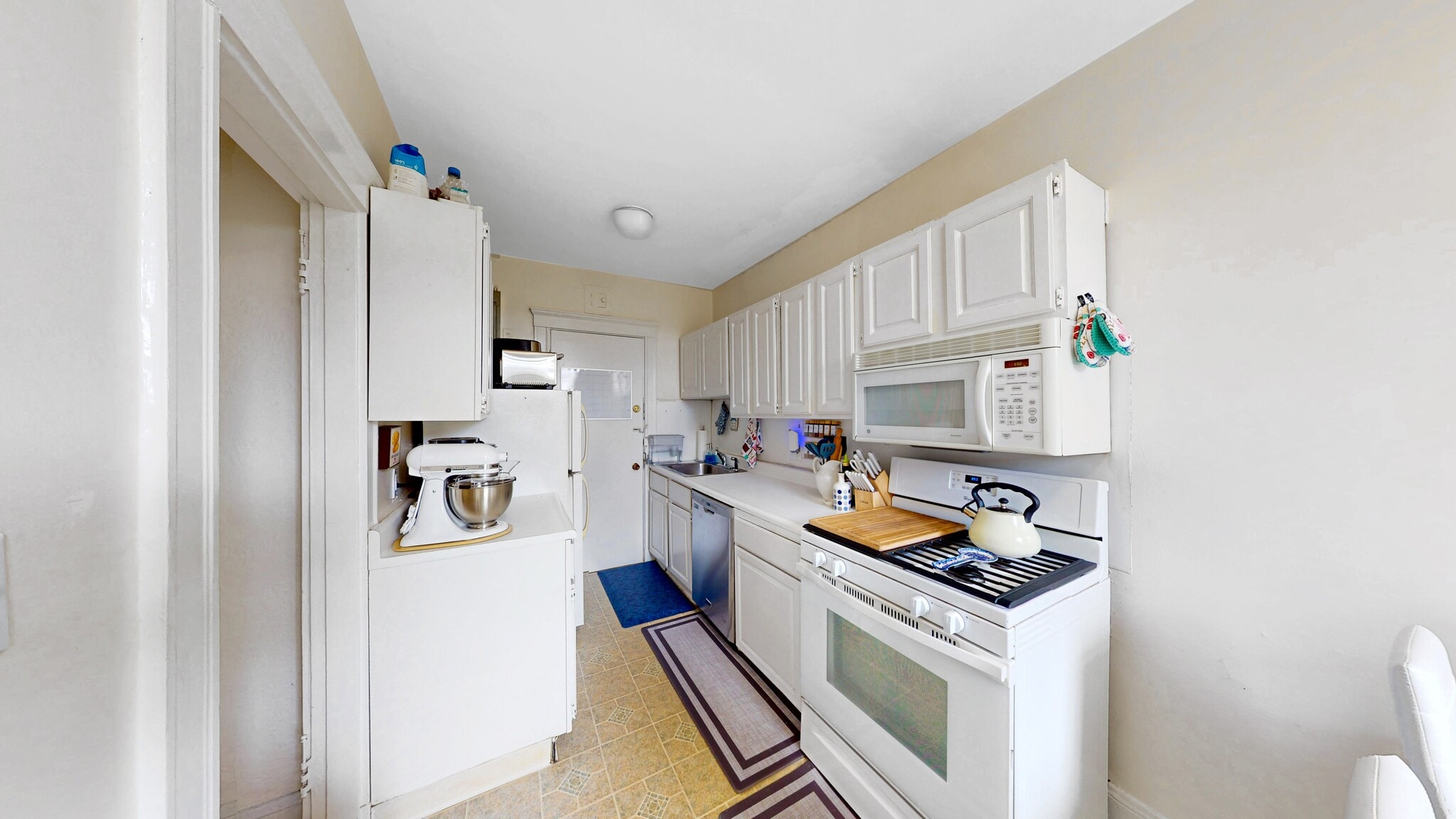 Building Photo - 15 Governors Ave