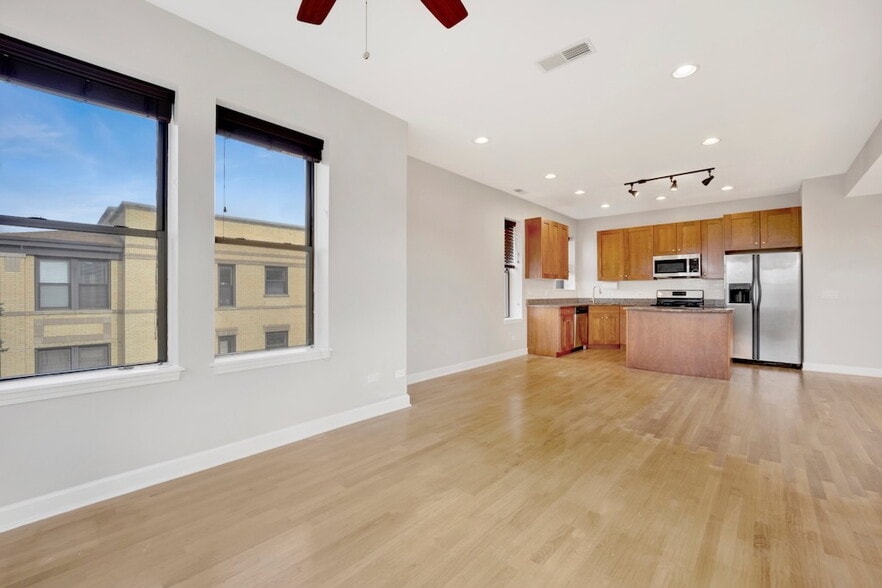 Building Photo - 4840 N Kimball Ave