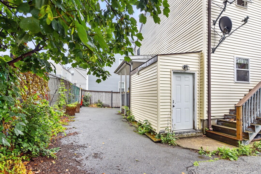 Building Photo - 12 Fenton St
