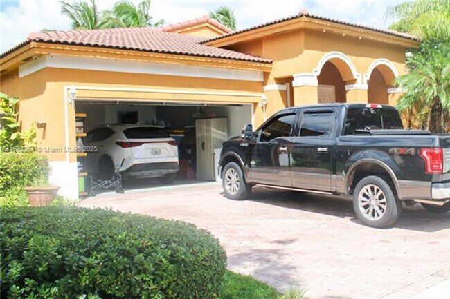 Building Photo - 2106 NE 40th Ave