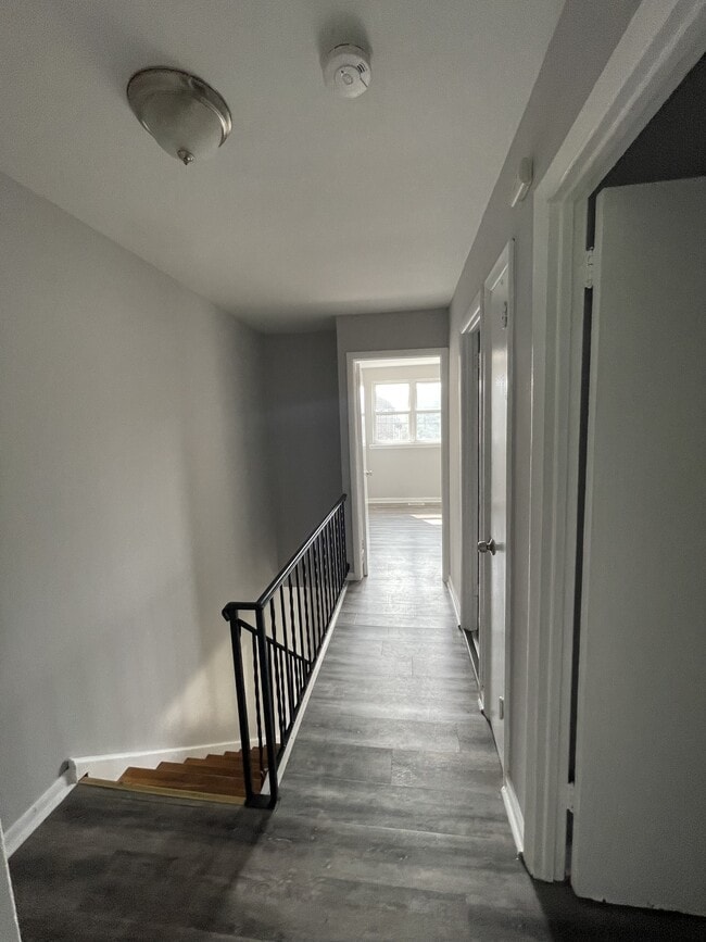 Building Photo - 261 E Haines St