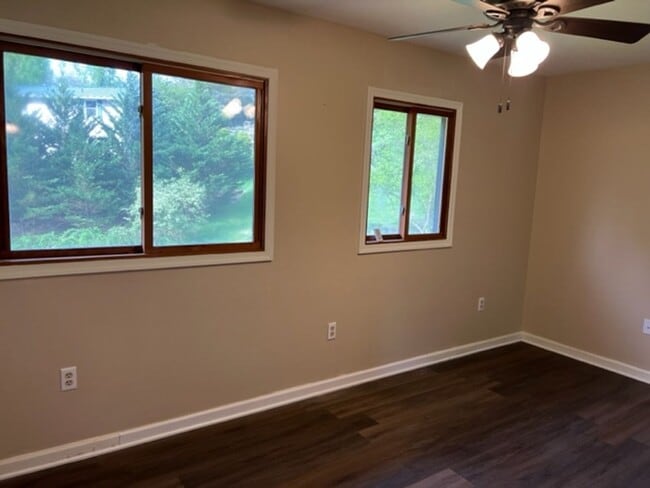 Building Photo - 439 W Nelson St