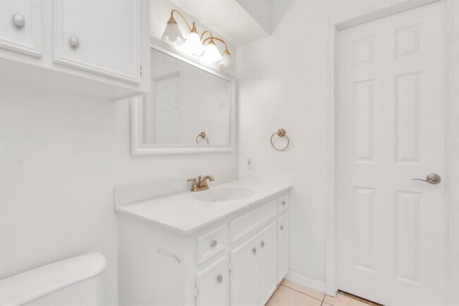 Building Photo - 2744 Briarhurst Dr