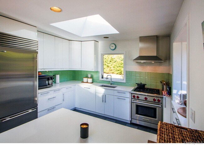 Building Photo - 5 Southwood Ln