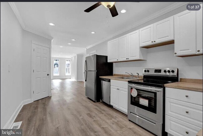 Building Photo - 1520 Holbrook St