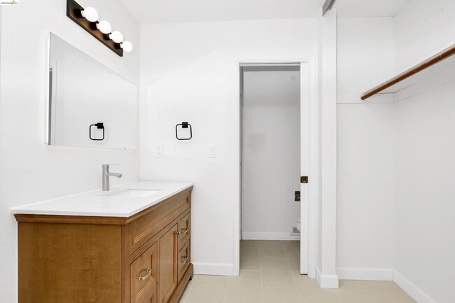 Building Photo - 630 Heather Pl