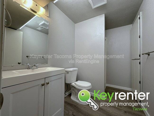 Building Photo - 2215 N Madison St