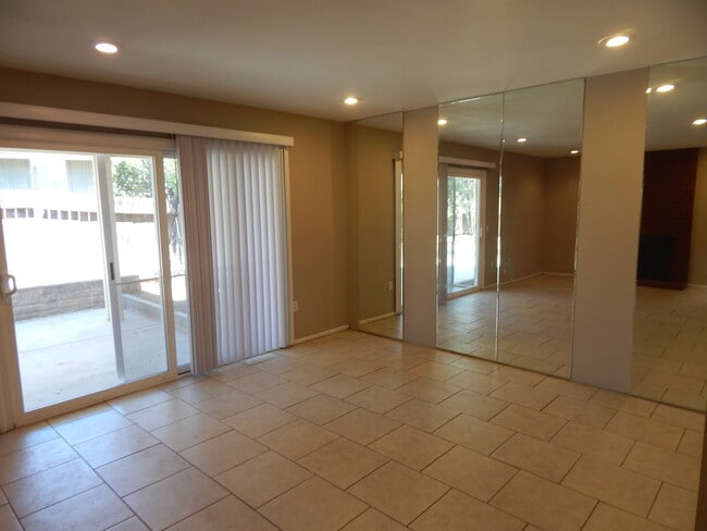 Building Photo - Beautiful Jurupa Hills Condo - 3 Bedroom