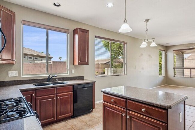 Building Photo - Beautiful 4 bedroom three bath home!
