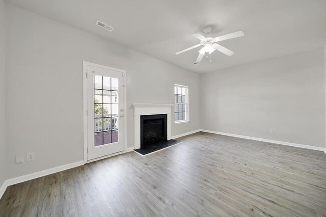 Building Photo - Lovely 3 Bed 2.5 Bath Townhome in Mint Hill!
