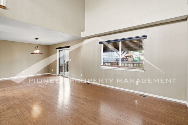 Building Photo - Spacious Home with Central AC and Fenced Yard