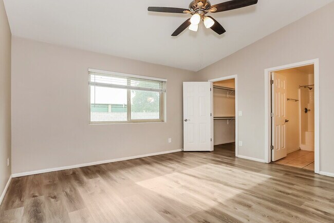 Building Photo - 717 E Calle Chulo Rd