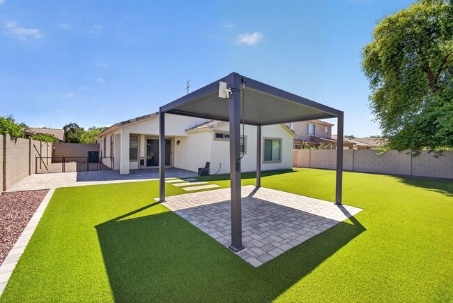 Building Photo - Updated House in Chandler Community