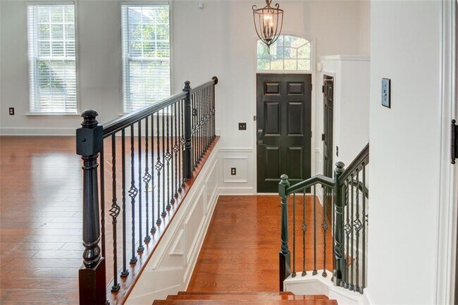 Building Photo - 2430 Natoma Ct SE