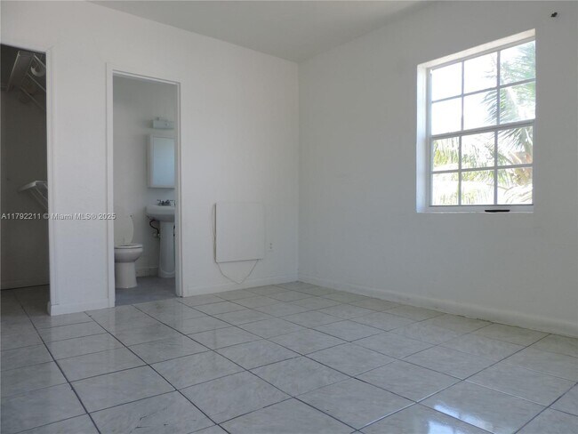 Building Photo - 3615 Thomas Ave