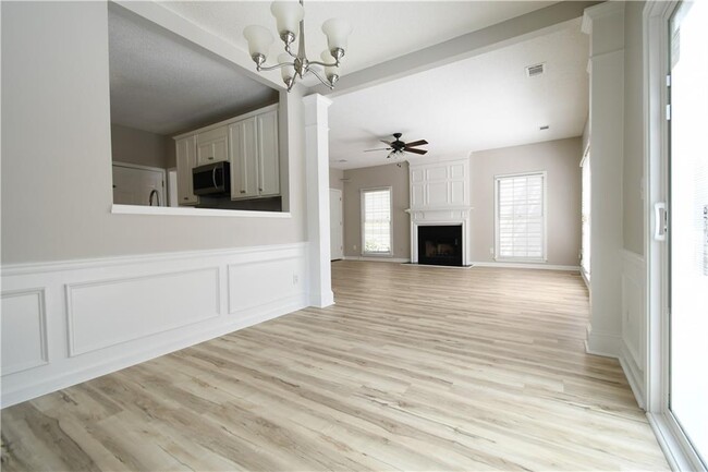Building Photo - 340 Avebury Ct