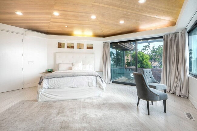 Building Photo - Live in the heart of Del Mar- where every ...