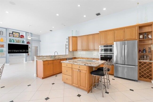 Building Photo - 5135 Kensington Cir
