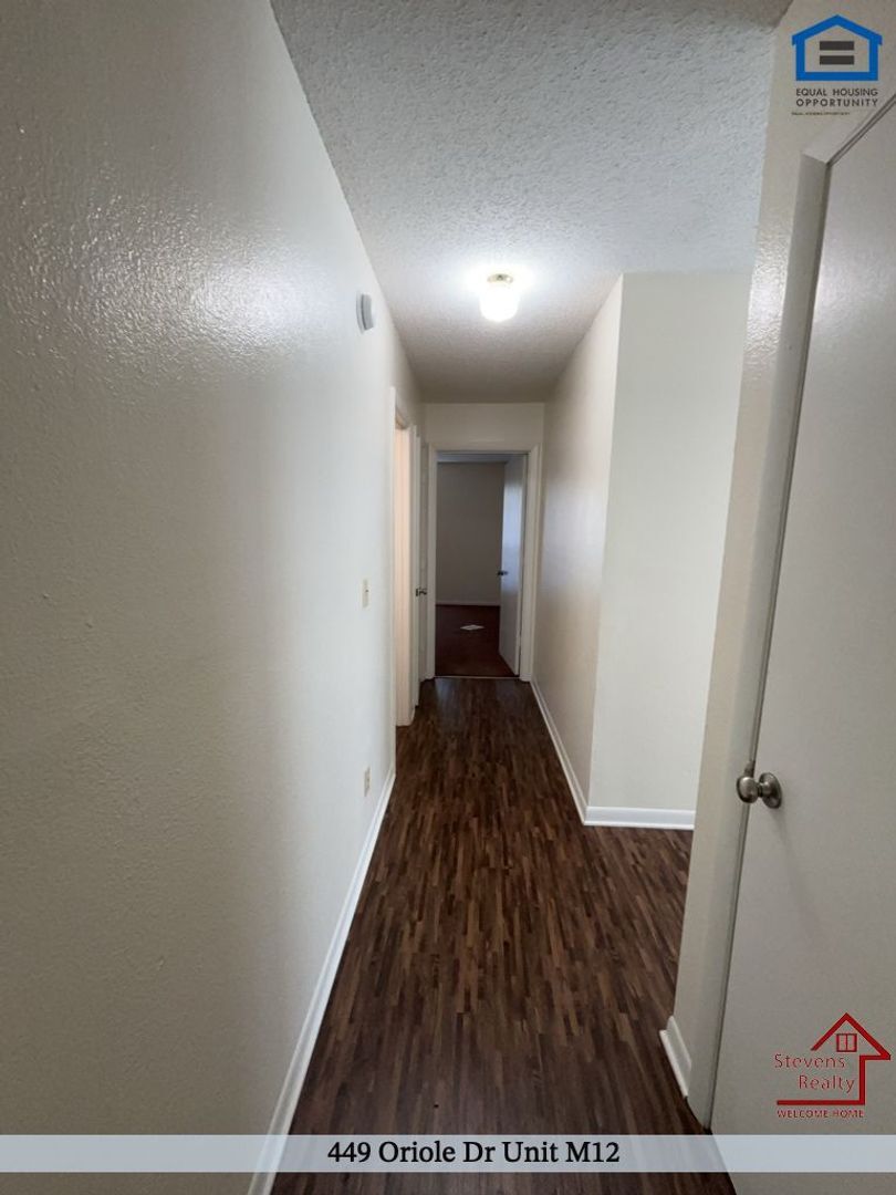 Building Photo - 449 Oriole Dr