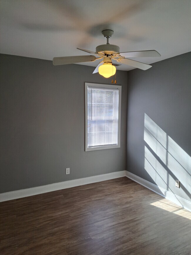 Building Photo - 4314 McClelland Dr