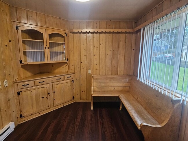 Building Photo - 1404 S Cherry St