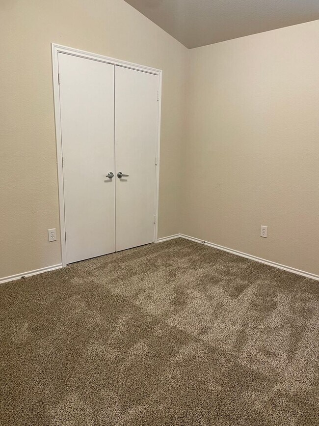 Building Photo - 2136 Ingrid Ln