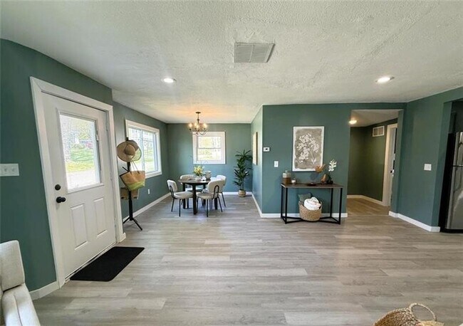 Building Photo - 12013 Teifer Ave