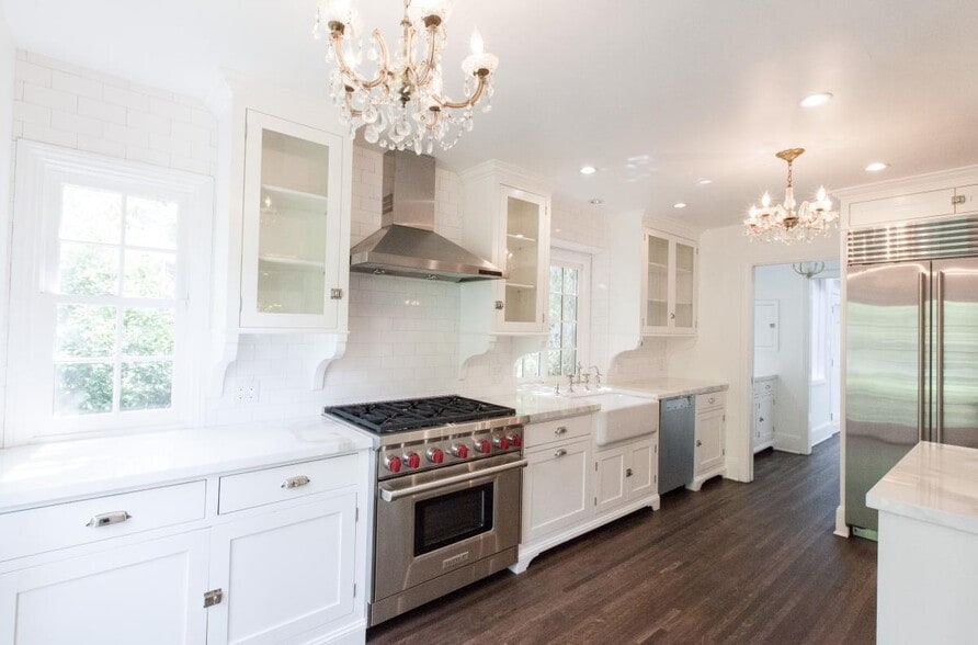 Building Photo - 3915 Benedict Canyon Dr