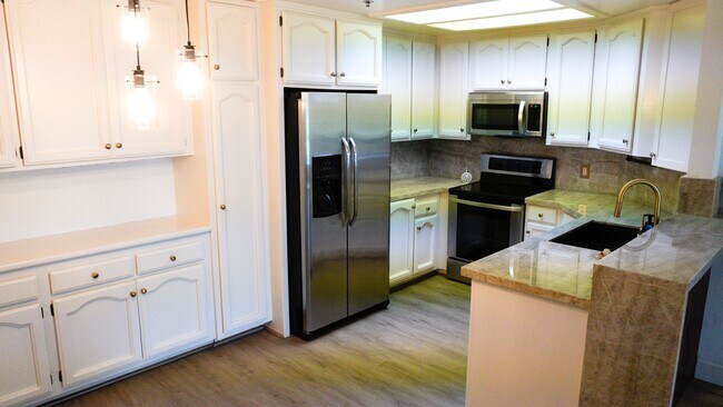 Building Photo - Resort style living - 2 Bd/2Ba 1,112 SqFt Condo