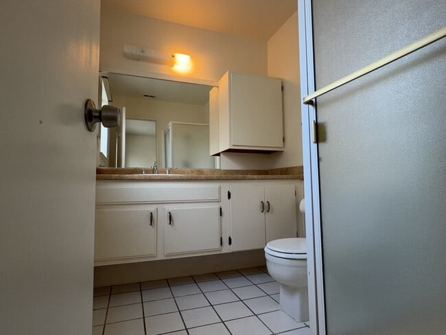 Building Photo - Charming 3-Bed Oasis with 2 Baths on Olymp...