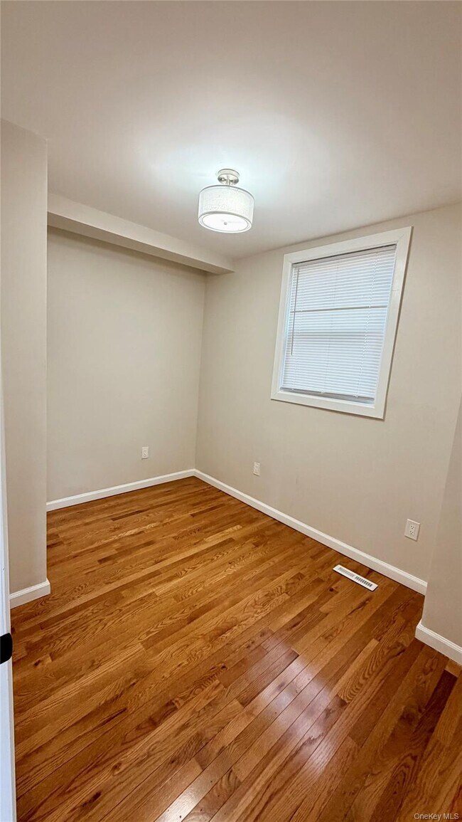 Building Photo - 153 Chester St