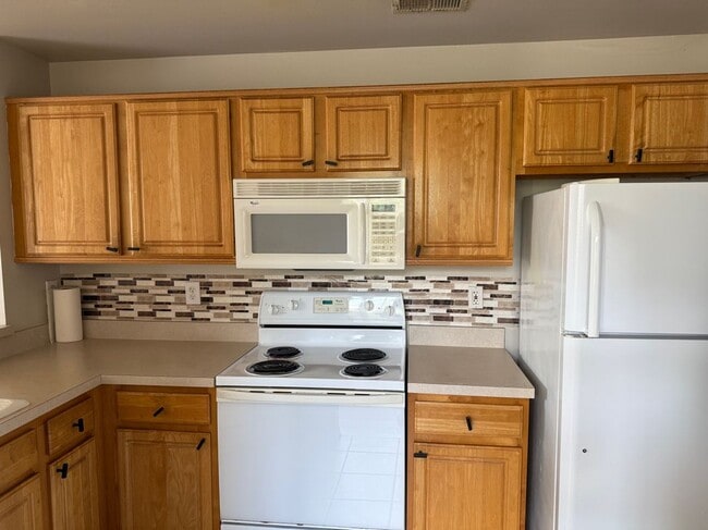 Building Photo - 5681 Bentgrass Dr