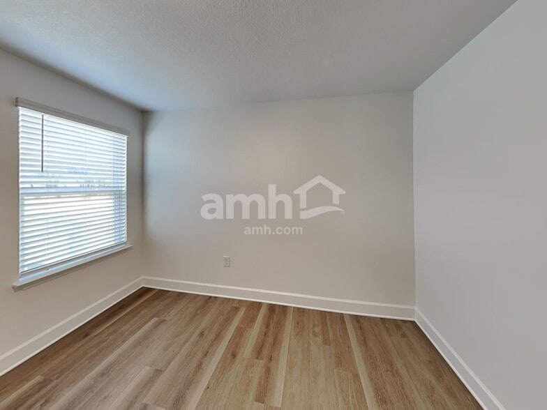 Building Photo - 16458 Cheyanne Ct