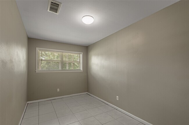 Building Photo - 604 Hayman St