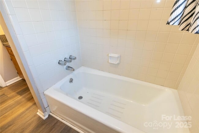 Building Photo - 424 S 4th St