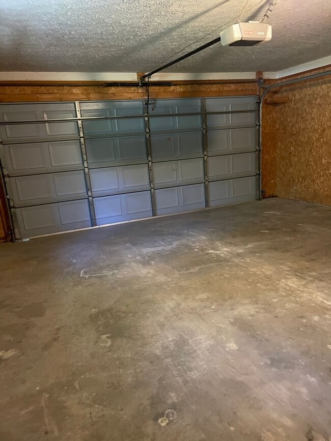 Building Photo - Available July 25th!!! No showings until June 1st